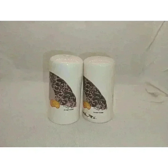 Vintage Souvenir Ceramic Fish Salt & Pepper Shakers Biloxi Beach MS Collectable - Picture 4 of 7